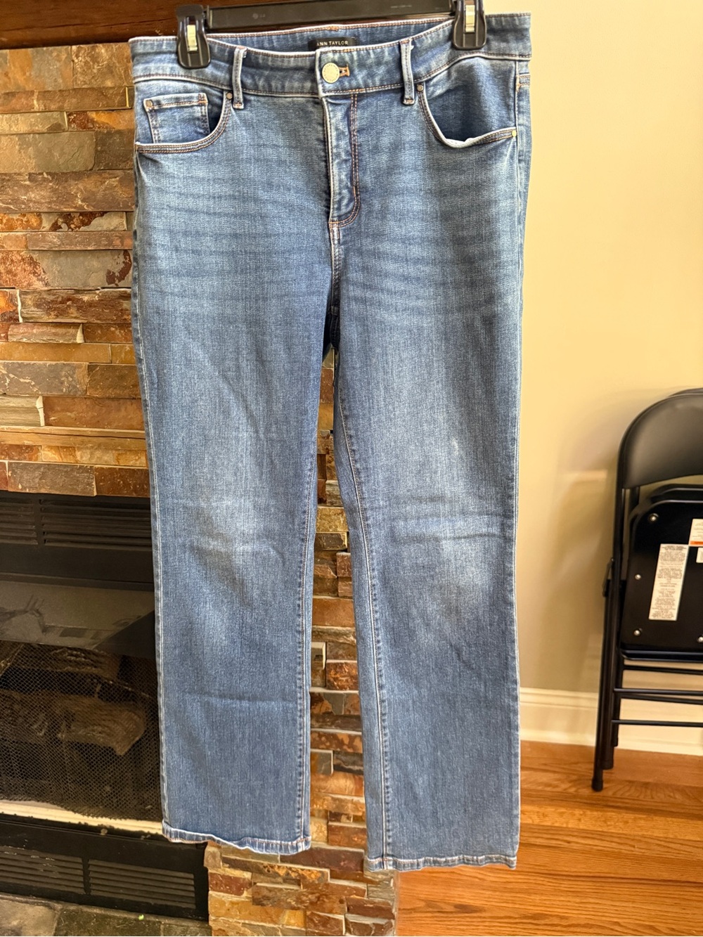 Ann Taylor petite-Curvy Fit Straight Leg Jeans - Size 8P